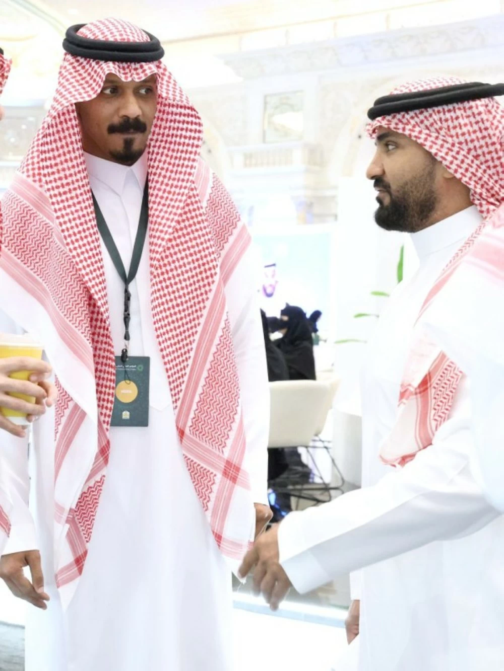 «جنود الكواليس».. خلية عمل لا تهدأ في المؤتمر العدلي الدولي الثاني بالرياض