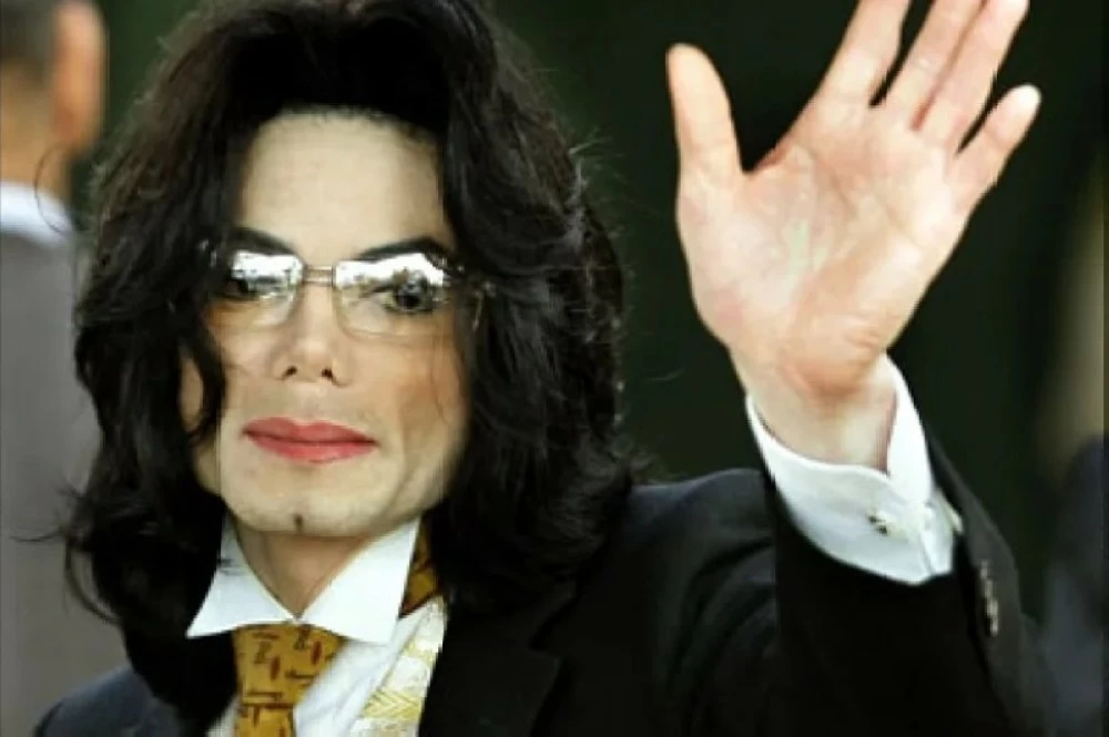 مايكل جاكسون.