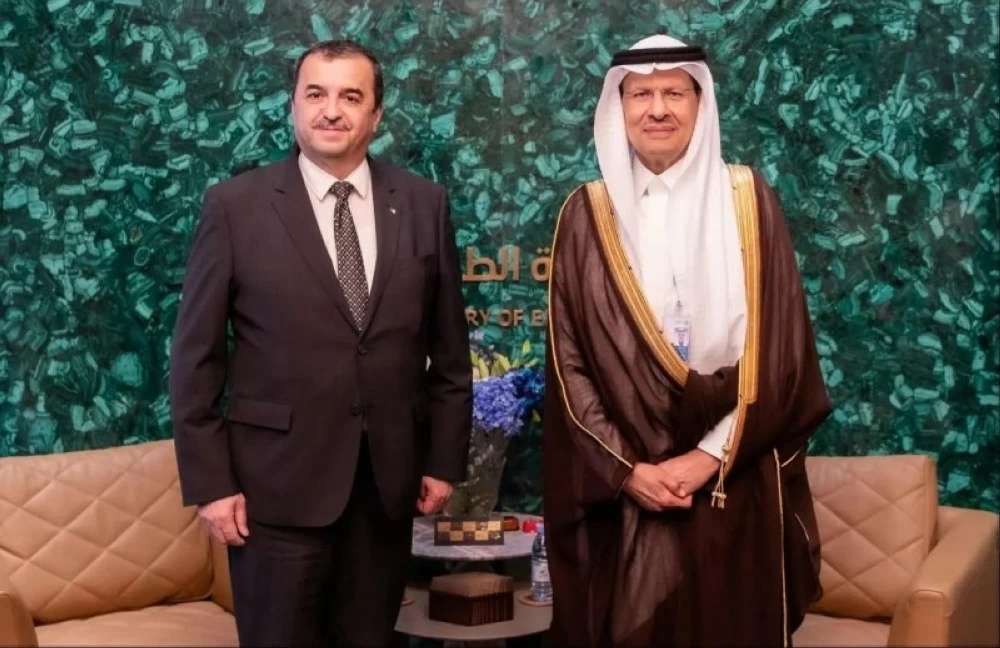 وزير الطاقة خلال لقائه وزير الدولة والمحروقات والمناجم الجزائري