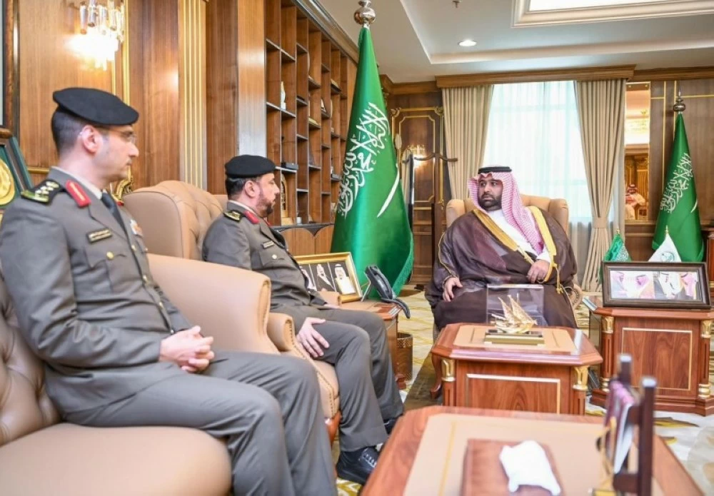 أمير جازان يبحث مع مدير شرطة المنطقة أعمال وجهود القطاعات الأمنية