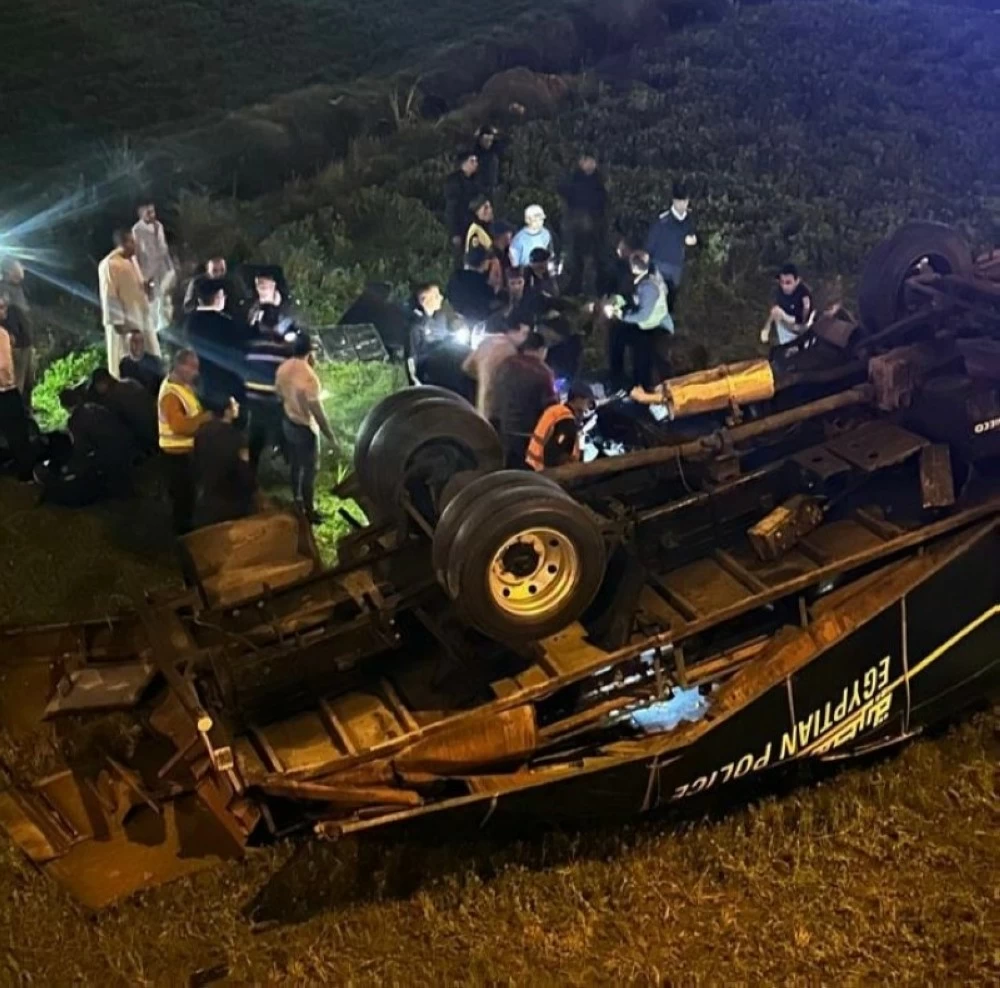 بداخلها 22 فرد أمن.. انقلاب مروّع لسيارة شرطة في مصر – أخبار السعودية