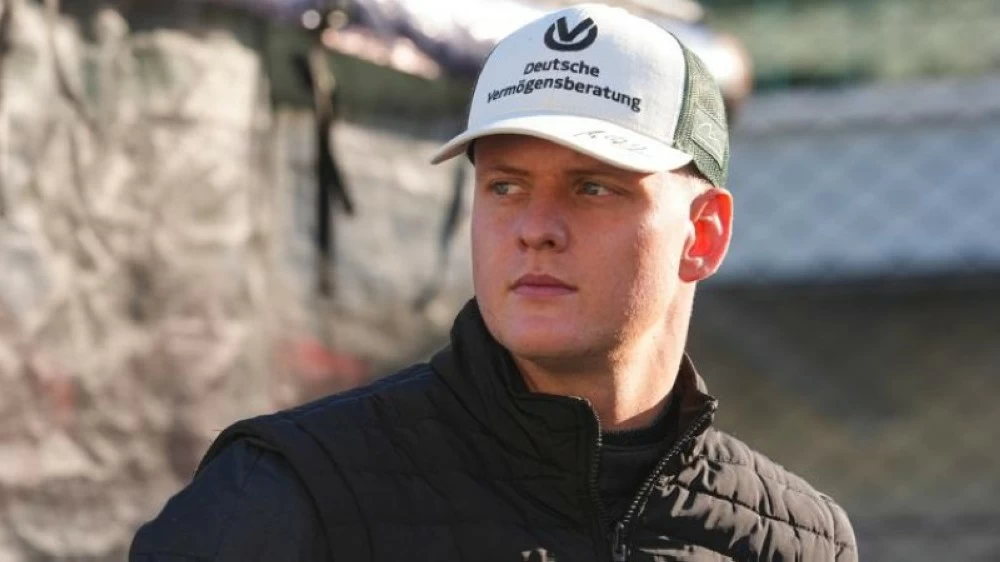 شوماخر يهرب من الفورمولا 1