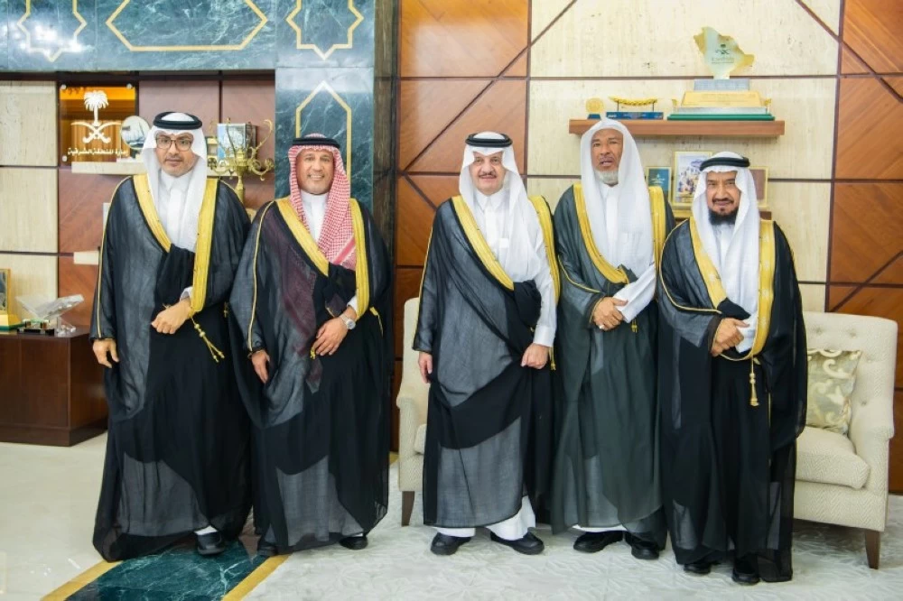 أمير الشرقية يستقبل رئيس مجلس إدارة جمعية الذوق العام