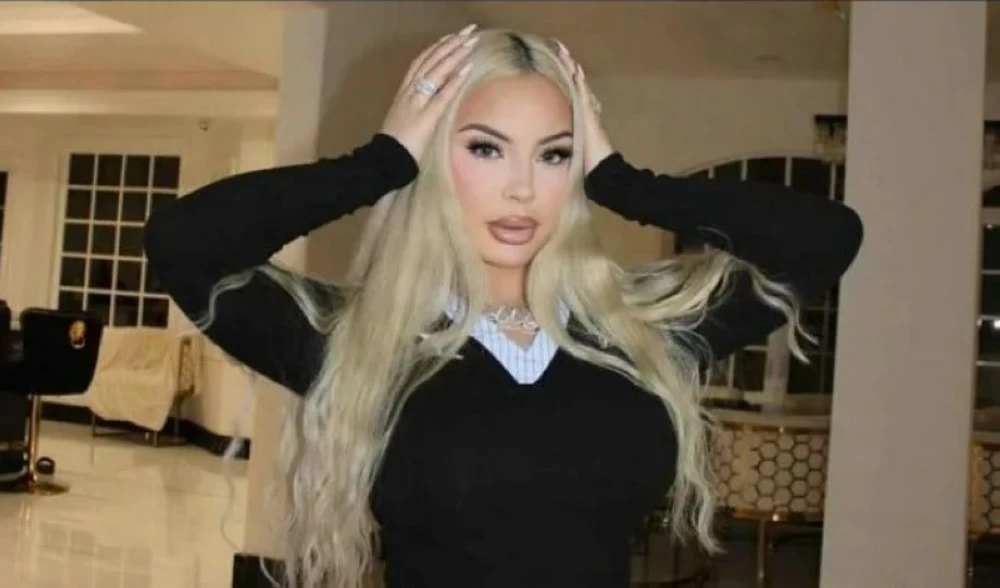 المغنية ماريا دي لا روسا