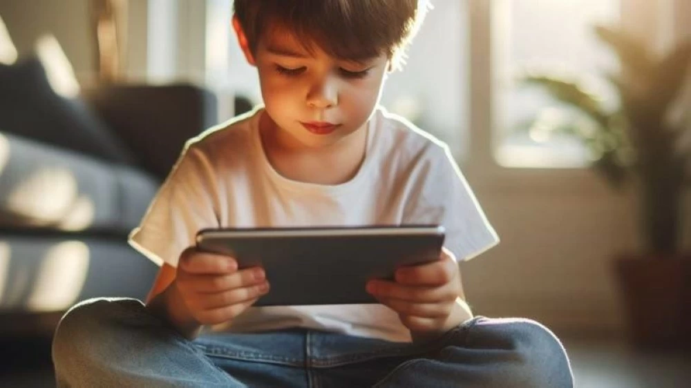 الدماغ يتعفن بـ«الريلز».. كشف علمي يربط التمرير المفرط بضعف الذاكرة والمزاج