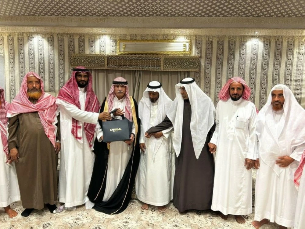 مُعلِّم أردني يعود لطلابه في قرى الراحة بمحافظة الحرث بعد نصف قرن