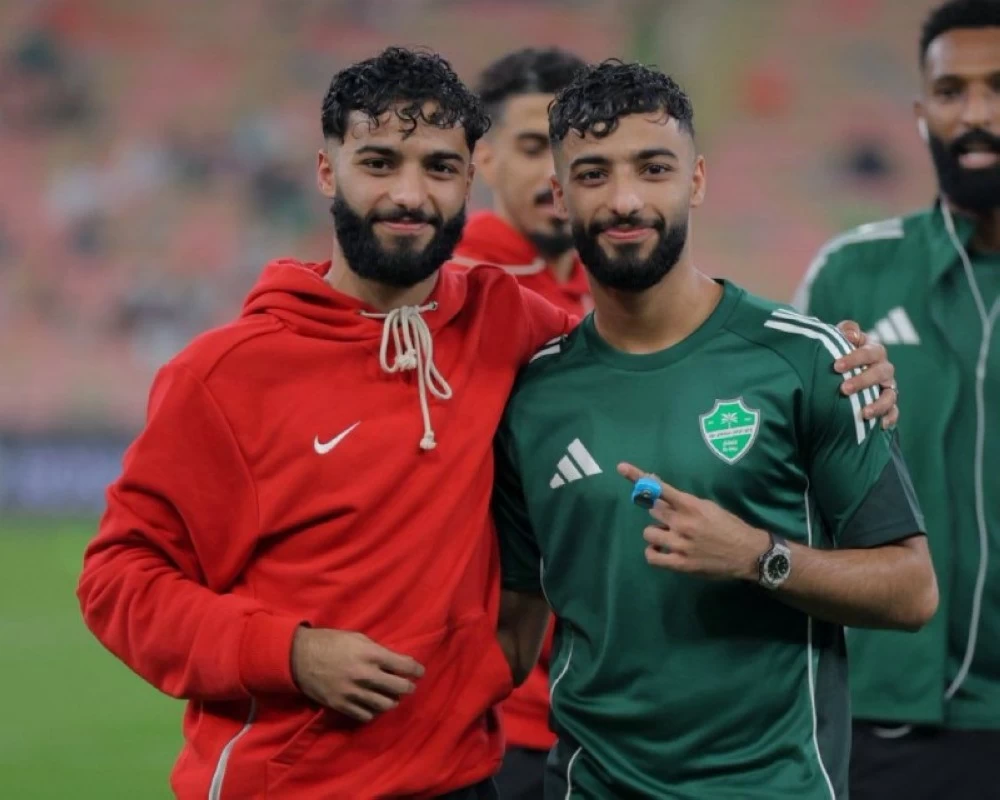 نجمي فريقي الأهلي والقادسية صالح ومحمد أبوالشامات