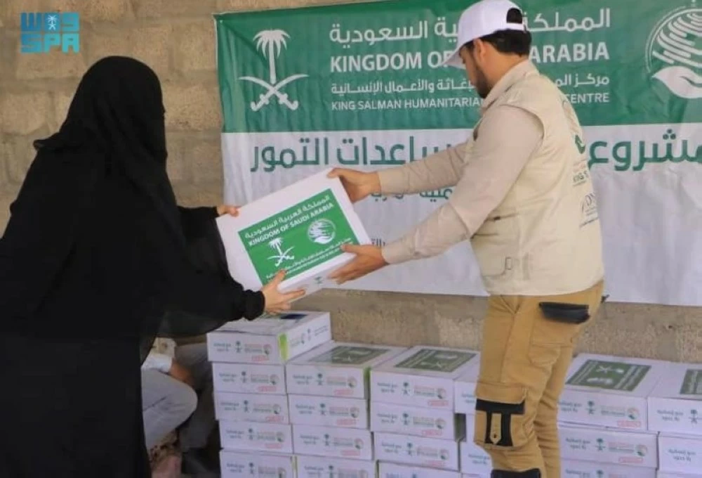 1100 كرتون تمر من «سلمان للإغاثة» إلى «الوادي» بمأرب
