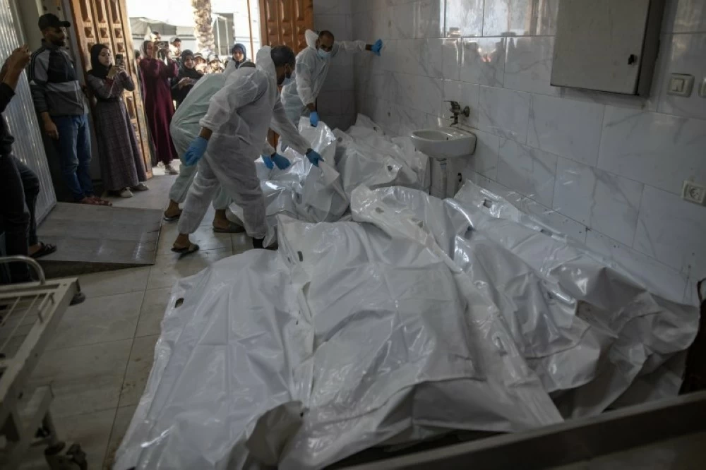  وزارة الصحة في غزة من الصليب الأحمر رفات وجثث الفلسطينيين المجهولين الذين أعادتهم إسرائيل لدفنهم في غزة (إ ب أ)