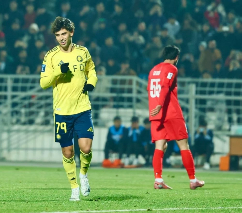 فرحة فيليكس بهدفه الأول في مرمى استقلول.