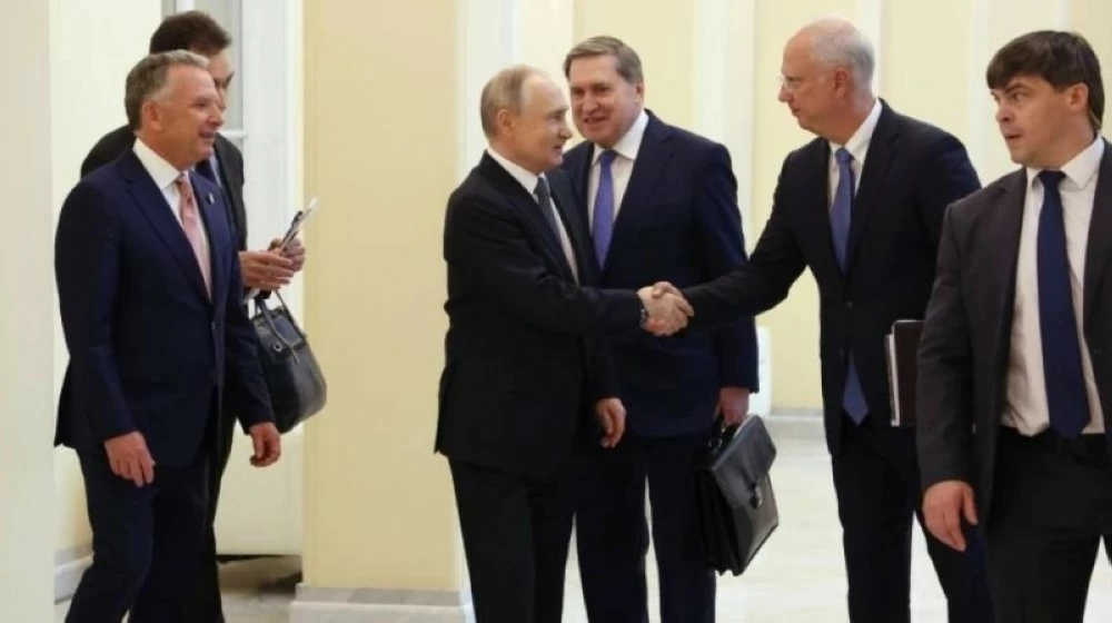 بوتين ومستشاريه في لقاء مع ويتكوف