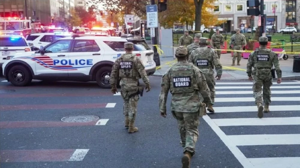 عناصر الحرس الوطني يطوقون موقع إطلاق النار.