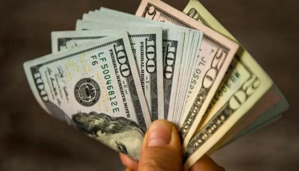 الدولار يتّجه لتسجيل أكبر انخفاض أسبوعي في 4 أشهر