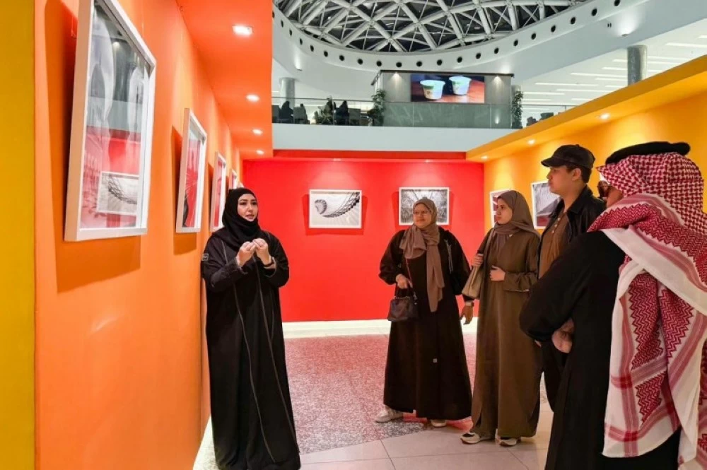 معرض قصص بلا ألوان في أبها