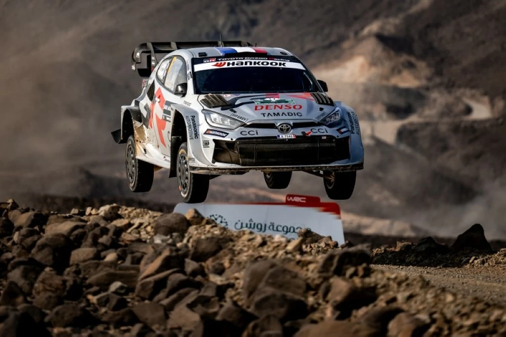 مارتن سيسك يتصدر رالي السعودية