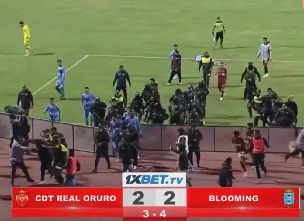 ليلة سوداء في كأس بوليفيا.. مباراة تنتهي بـ 17 بطاقة حمراء !