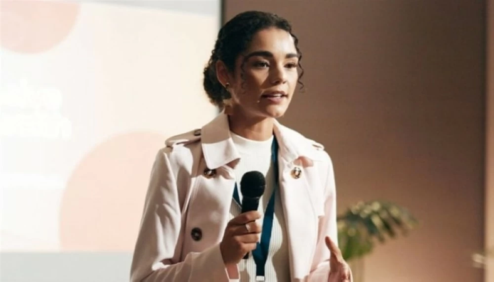 هل تخاف مواجهة الجمهور؟ تقنية AI جديدة تحل المشكلة في دقائق!