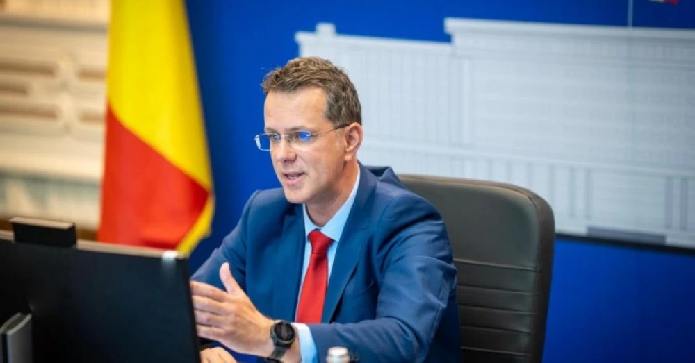  يونوت موستيانو.