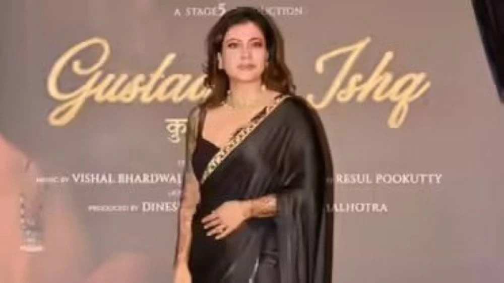 سحر الأبيض والأسود يهيمن على ليلة «Gustaakh Ishq».. وكاجول تتصدّر المشهد