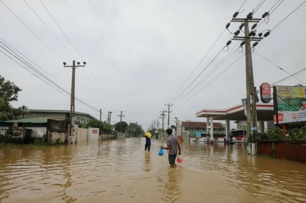 الفيضانات تغمر أجزاء من سريلانكا بعد أمطار غزيرة. (EPA)