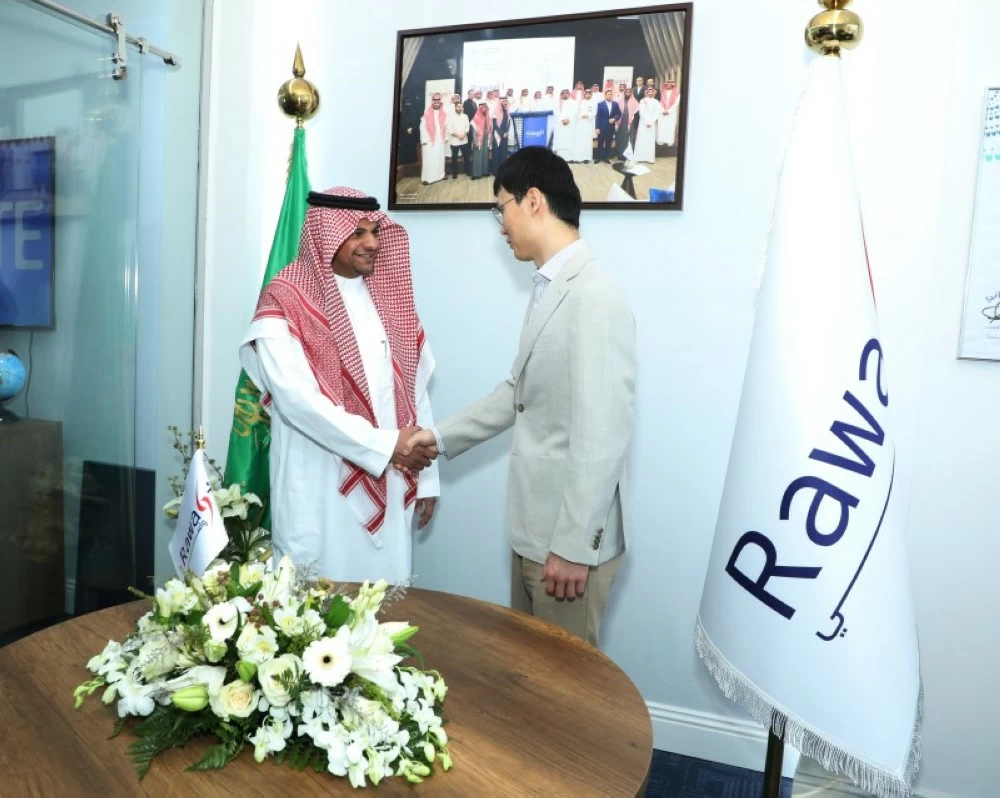 جانب من اجتماع رواسي البناء للاستثمار مع زد تي إي.