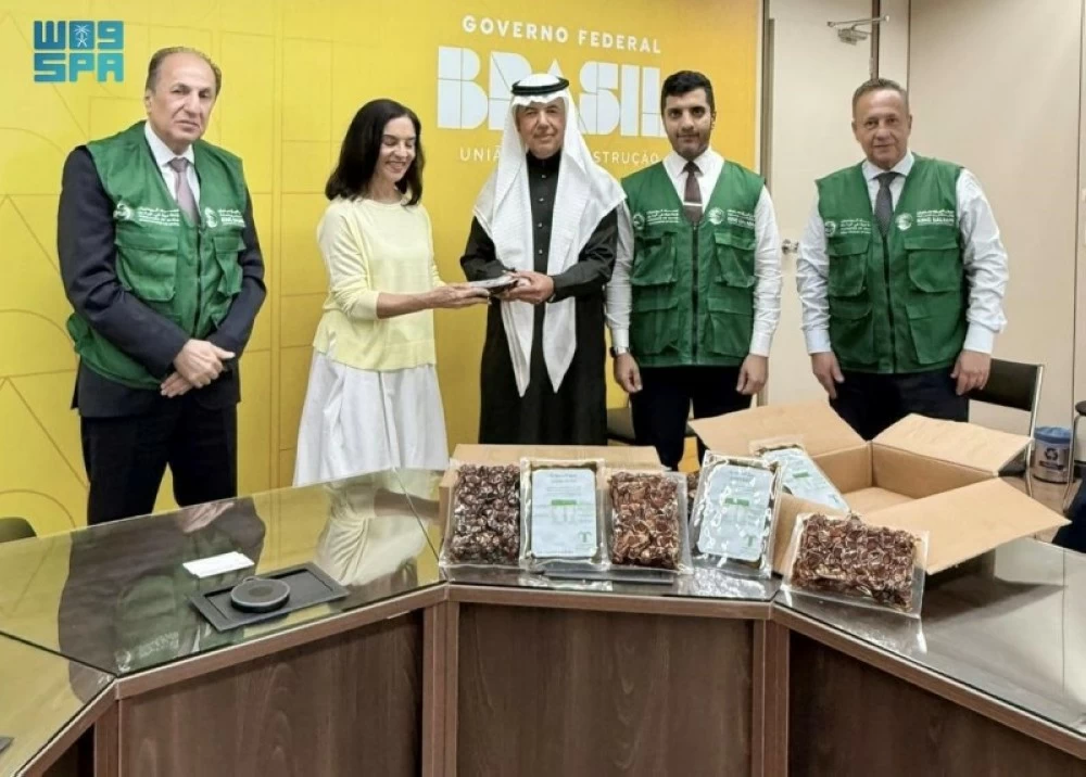 دشّن المساعدات، نيابة عن مركز الملك سلمان للإغاثة والأعمال الإنسانية، سفير خادم الحرمين الشريفين لدى جمهورية البرازيل الاتحادية فيصل بن إبراهيم غلام، بحضور عقيلة نائب رئيس الجمهورية لو ألكمين.