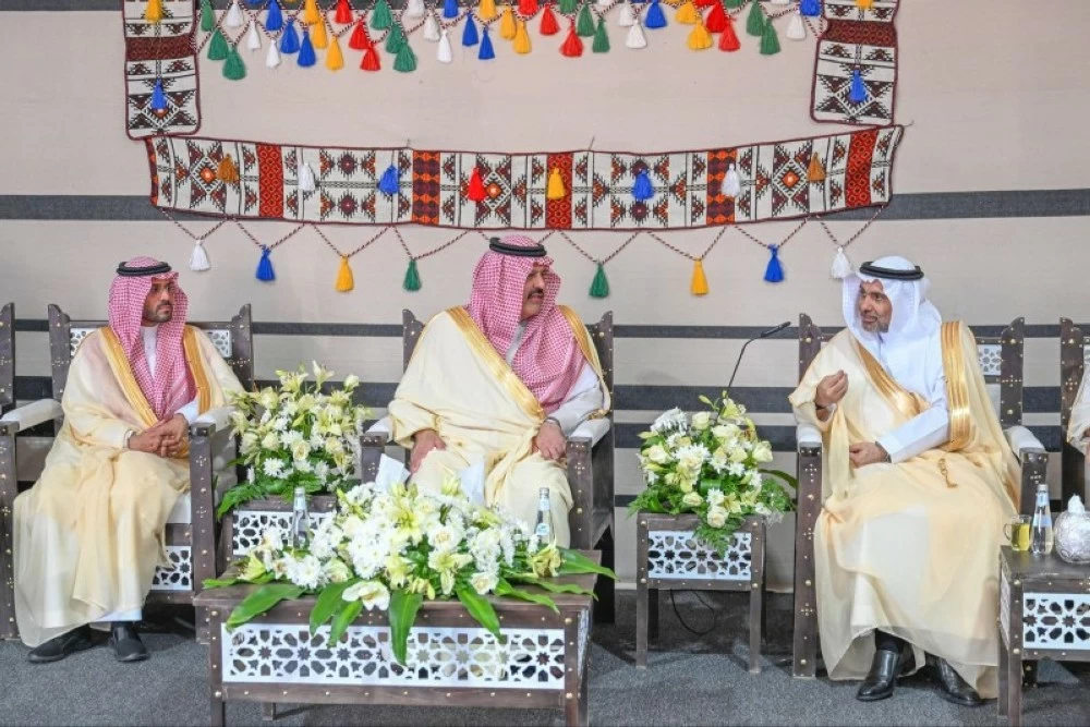 أمير حائل خلال لقائه وزير الصحة. 