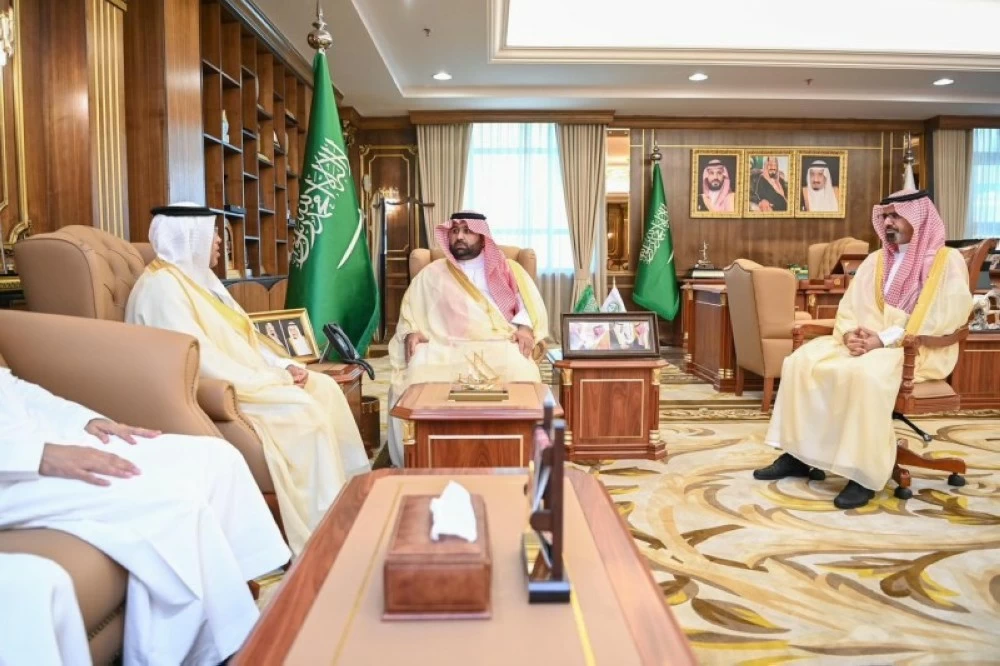 أمير منطقة جازان ونائبه يستقبلان أمين المنطقة.