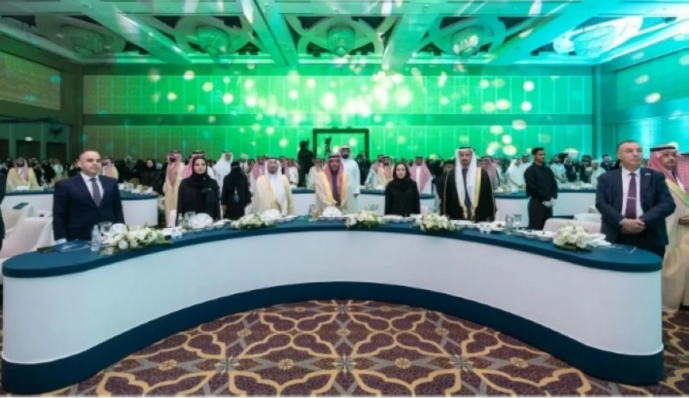 الحفل شهد حضور عدد من المسؤولين والباحثين والمهتمين باللغة العربية من داخل المملكة وخارجها. (واس)