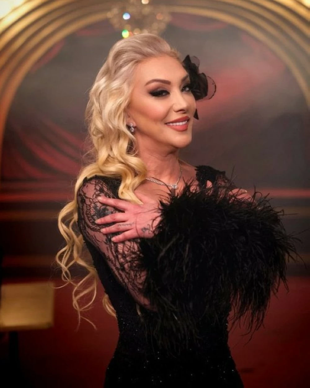 الفنانة غللو.