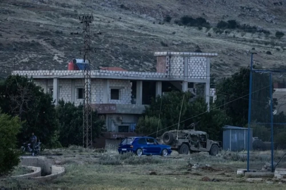 مركبات إسرائيلية تجتاز أطراف بلدة حضر باتجاه قاعدة عسكرية للاحتلال على الأراضي السورية.