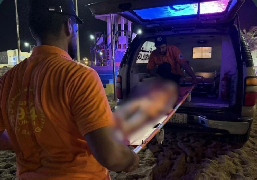 «حرس الحدود» ينقذ طفلة من الغرق أثناء ممارسة السباحة في ينبع