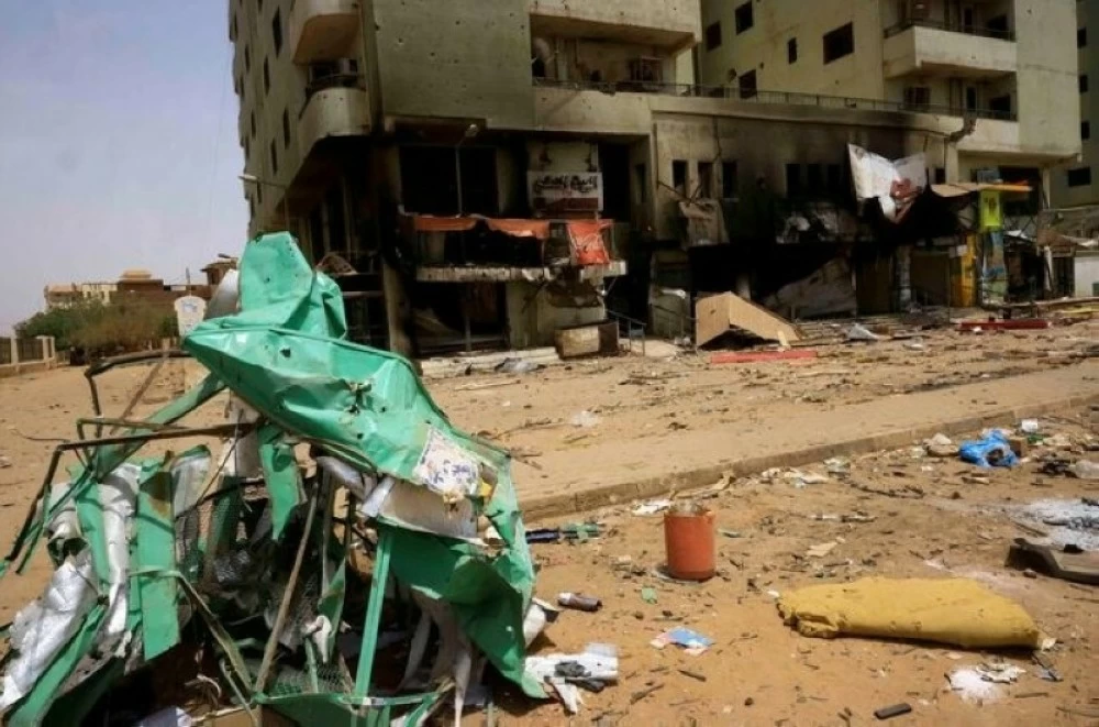 نتائج الحرب في السودان مبانٍ محرقة وممتلكات مدمرة.
