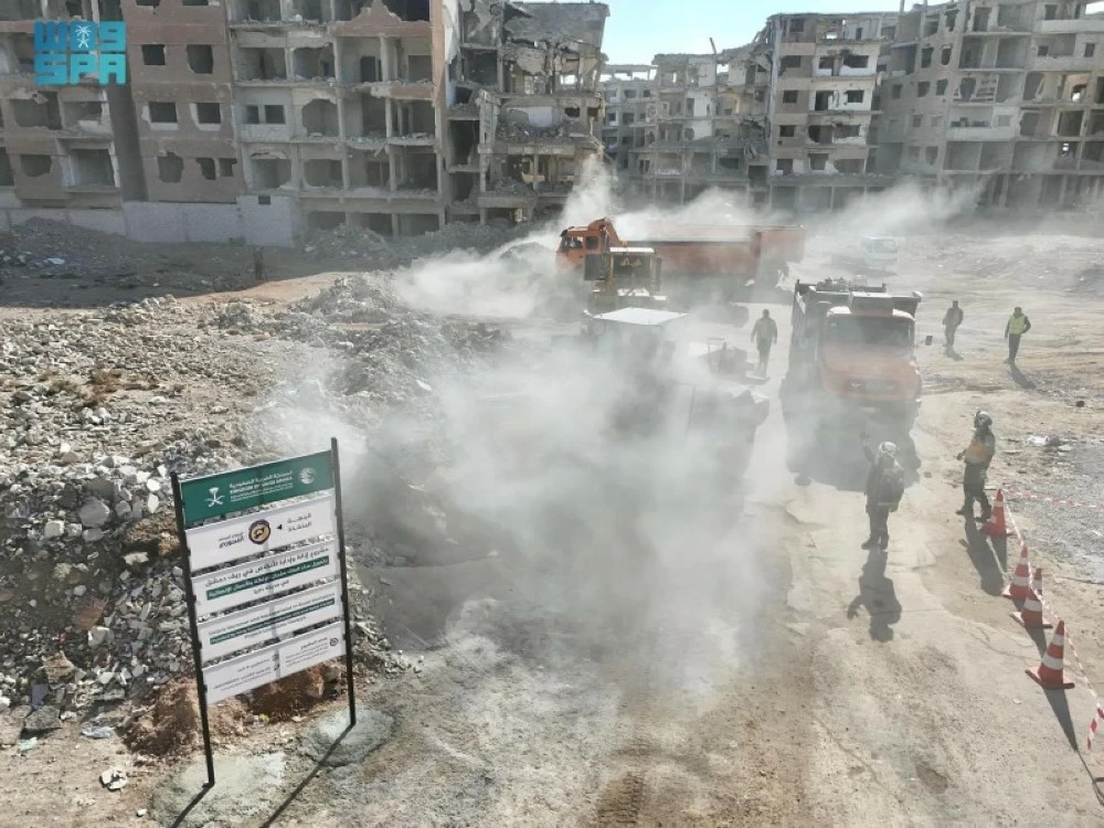 مركز الملك سلمان للإغاثة يدشّن مشروع إزالة وإدارة الأنقاض في مدينتي دوما وداريا بريف دمشق. (1)