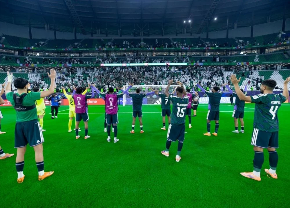 وجوده يمنح البطولة قوة وحراكاً جماهيرياً.. مشجعون قطريون: نرفض خروج «الأخضر»