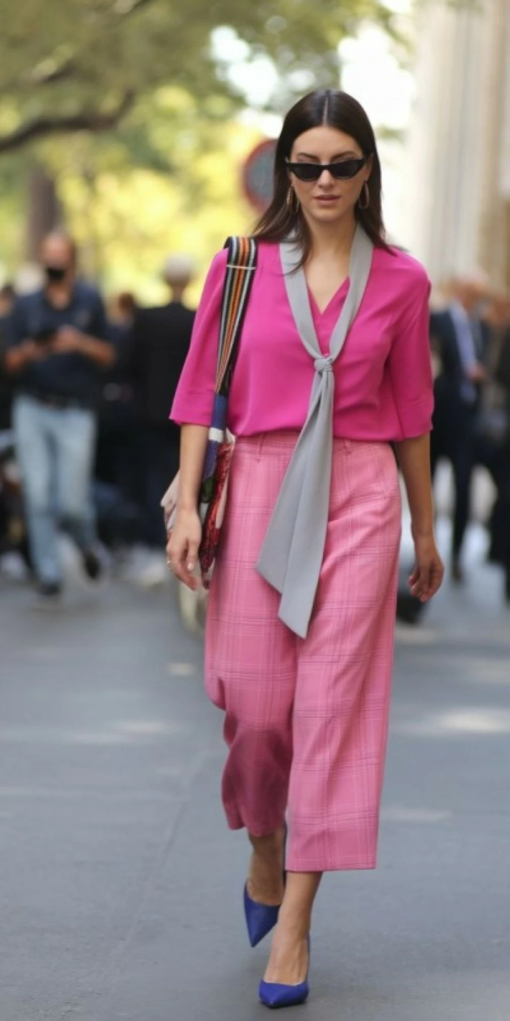 يؤكد خبراء الموضة أن هذه التصاميم تهدف لدعم شعور الشخص بالراحة النفسية بعيدًا عن الصيحات السريعة.