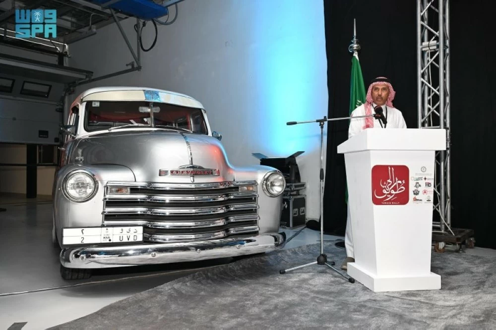 50 سيارة كلاسيكية في «رالي طويق»