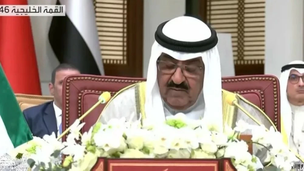 أمير الكويت أثناء إلقاء كلمته في أعمال القمة الخليجية الـ46 المنعقدة في البحرين