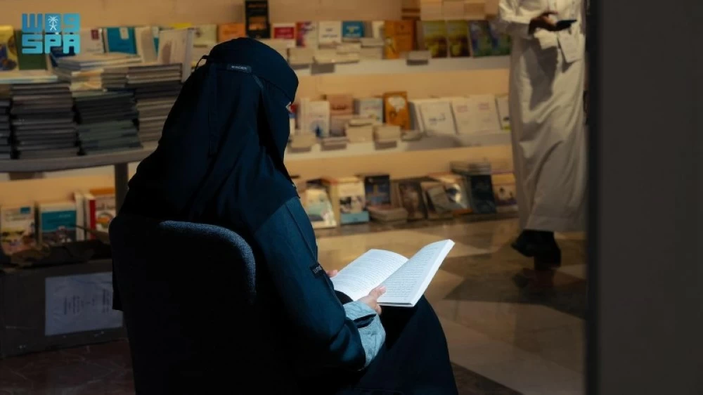 الأشخاص ذوو الإعاقة يسطّرون حضورهم في أروقة معرض جازان للكتاب 2025. (واس)