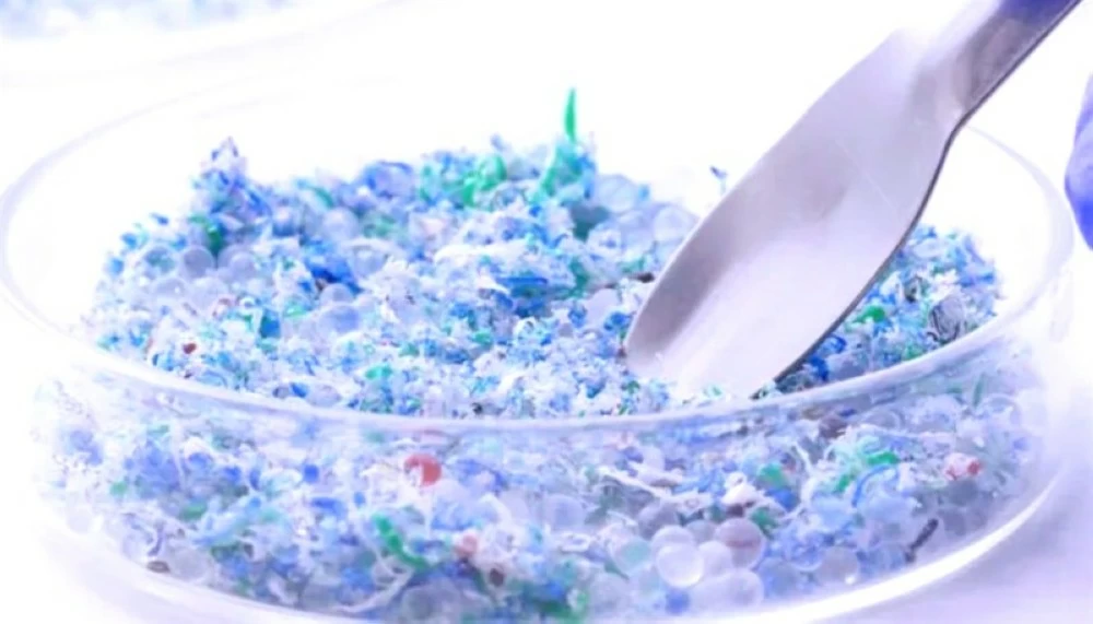 بلاستيك «بانقضاء الصلاحية».. يفتح صفحة جديدة في مكافحة النفايات