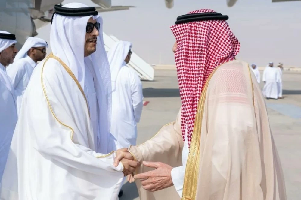 رئيس مجلس الوزراء وزير خارجية دولة قطر يصل إلى الرياض
