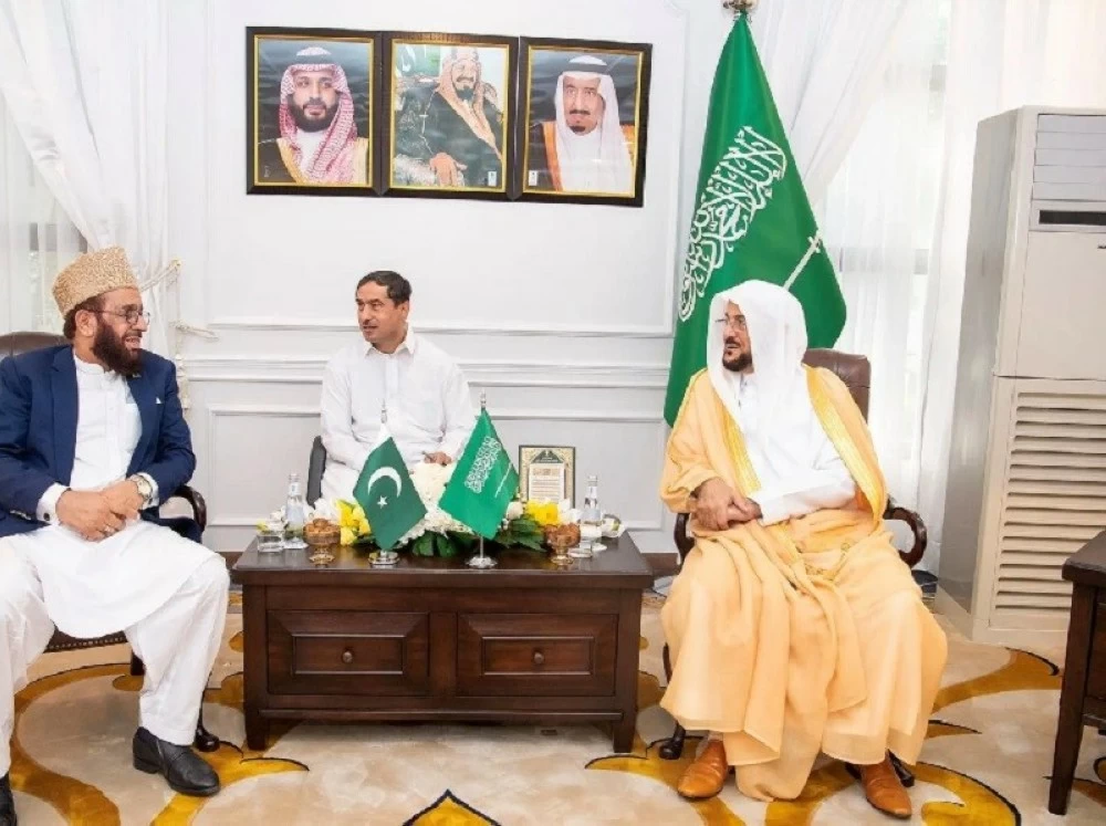 وزير الشؤون الإسلامية يستقبل وزير الشؤون الدينية والوئام بين الأديان في باكستان