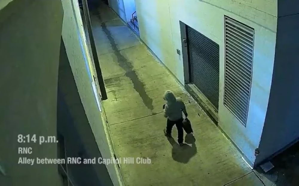 ستعقد وزارة العدل الأمريكية مؤتمراً لكشف دوافع المتهم وكيفية القبض عليه.