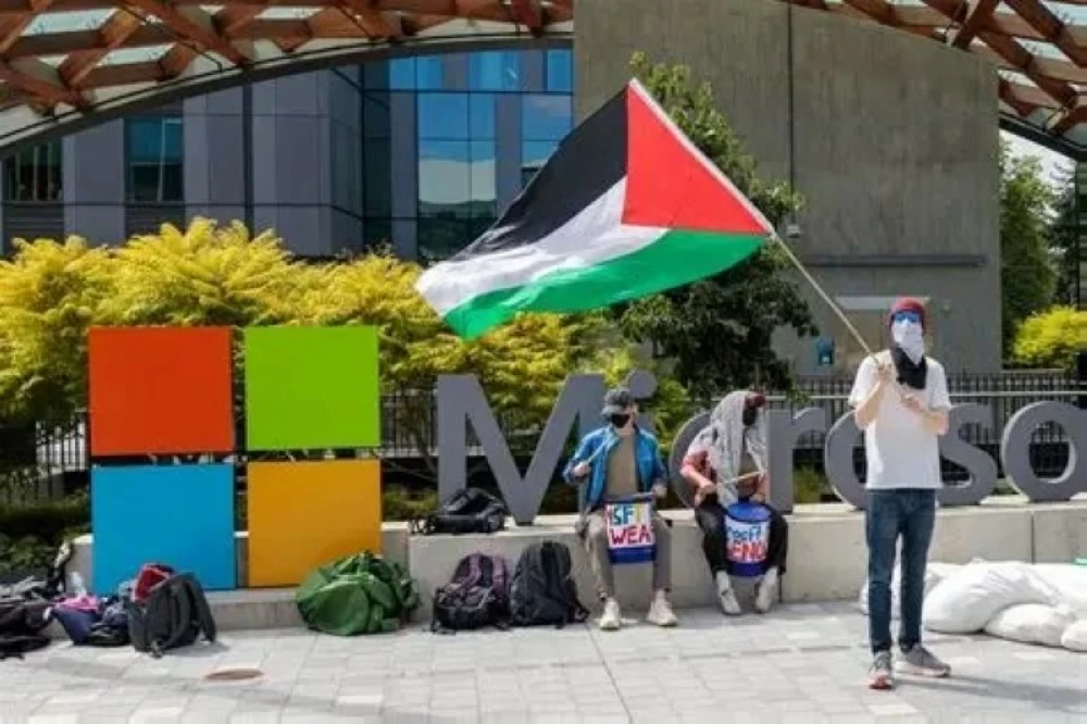 اتهامات صادمة لمايكروسوفت بتسهيل جرائم حرب غزة عبر خوادم أوروبية