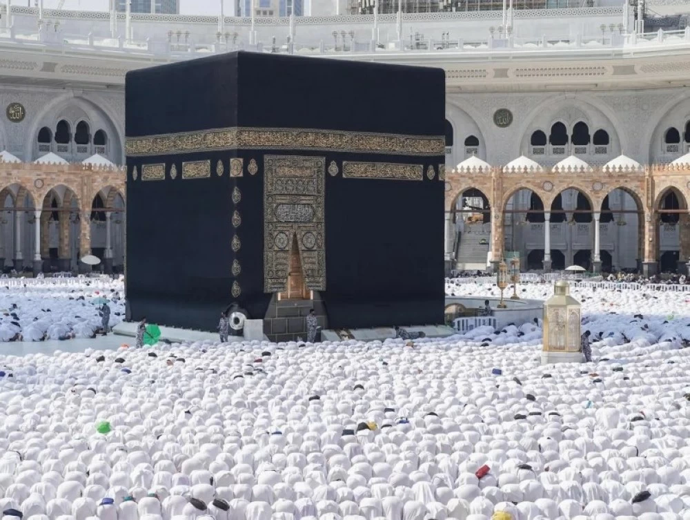 خطيب المسجد الحرام: الحذر من إلف المعاصي واستمراء الخطيئات واعتياد السيئات