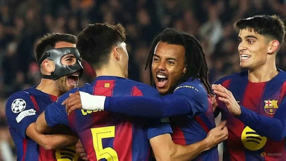 احتفال كوندي بالتسجيل في مرمى فرانكفورت.