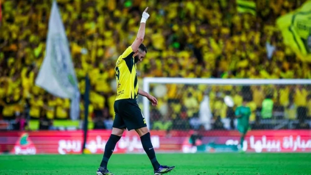 كريم بنزيما بقميص الاتحاد