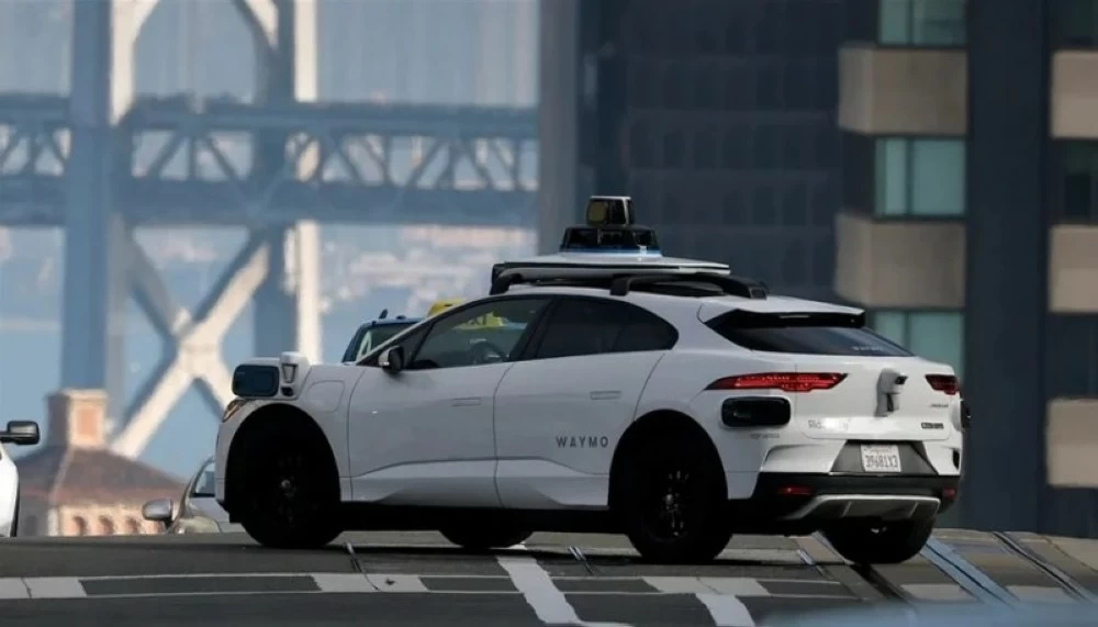 تحولت السيارة ذاتية القيادة إلى «غرفة ولادة».