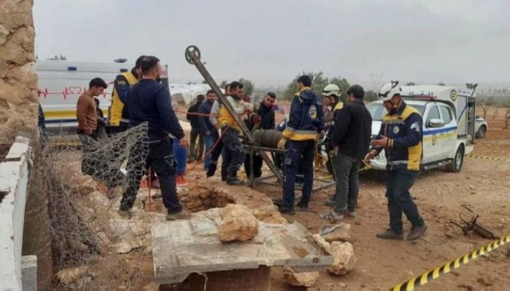 لقطات من عملية انتشال الجثة.