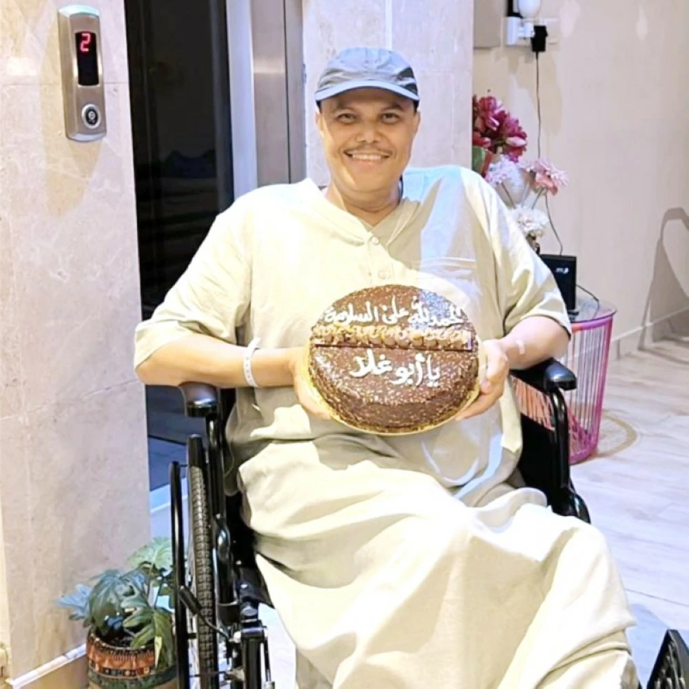 صورة نشرها الفنان حسن اسكندراني لطمأنة جمهوره